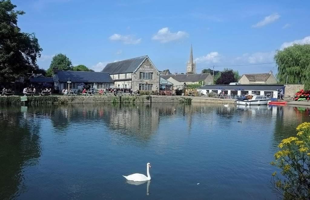 The Riverside Lechlade Exterior foto