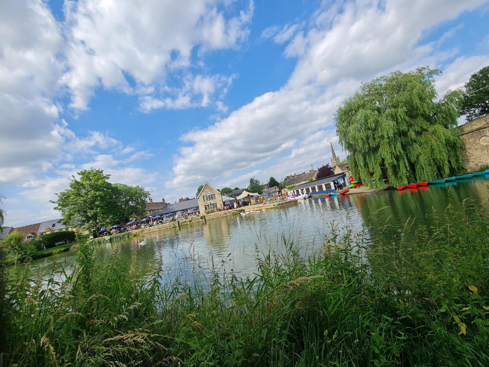 The Riverside Lechlade Exterior foto