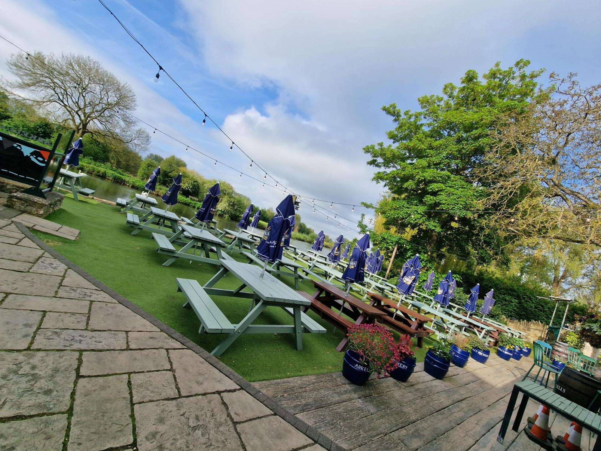 The Riverside Lechlade Exterior foto